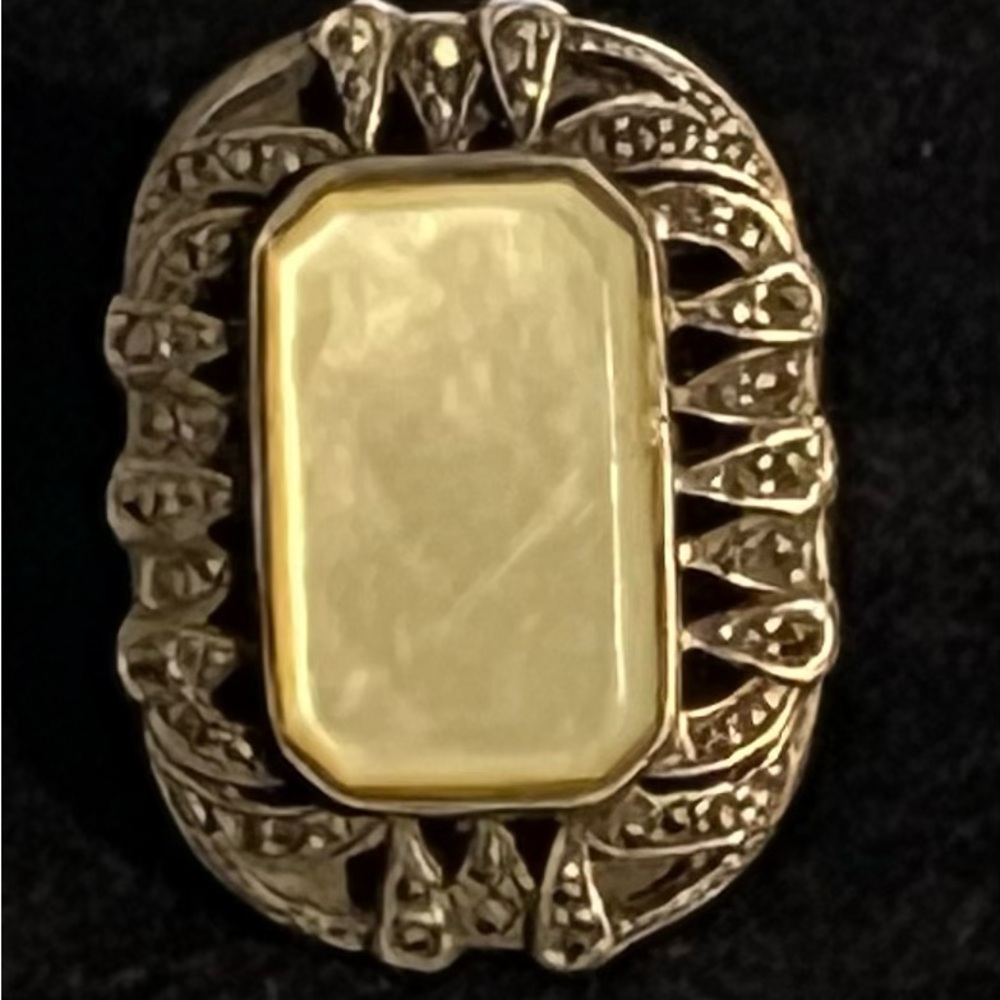 Elegant Gold and Cream Statement Ring